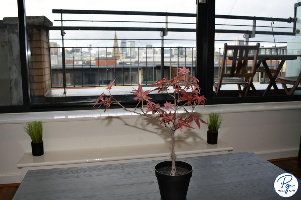 Penthouse - Amazing City Skyline Views - Balcony - Free Extra 2 Hours - Free Parking - Utilita Arena - Bullring Shopping - New St Station- Super King Size Bed Birmingham Dış mekan fotoğraf