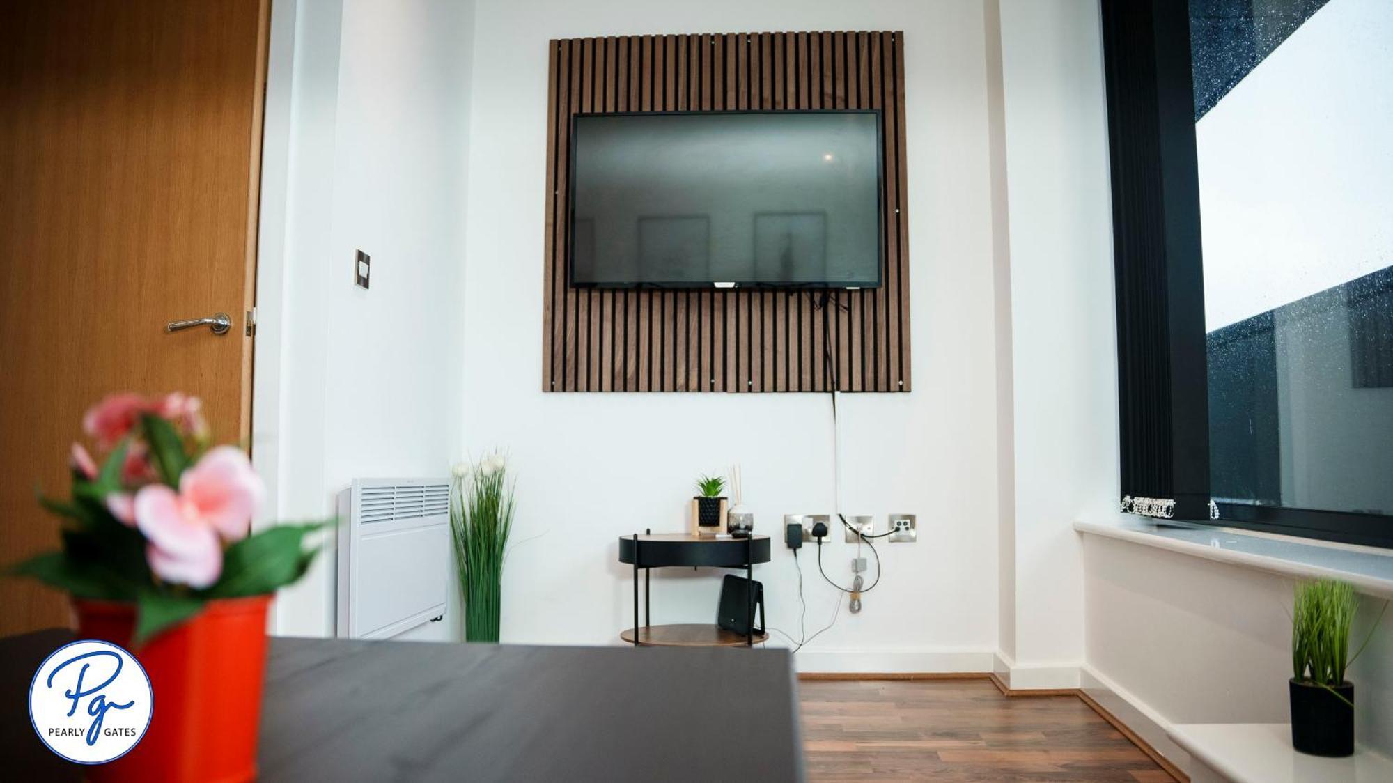 Penthouse - Amazing City Skyline Views - Balcony - Free Extra 2 Hours - Free Parking - Utilita Arena - Bullring Shopping - New St Station- Super King Size Bed Birmingham Dış mekan fotoğraf