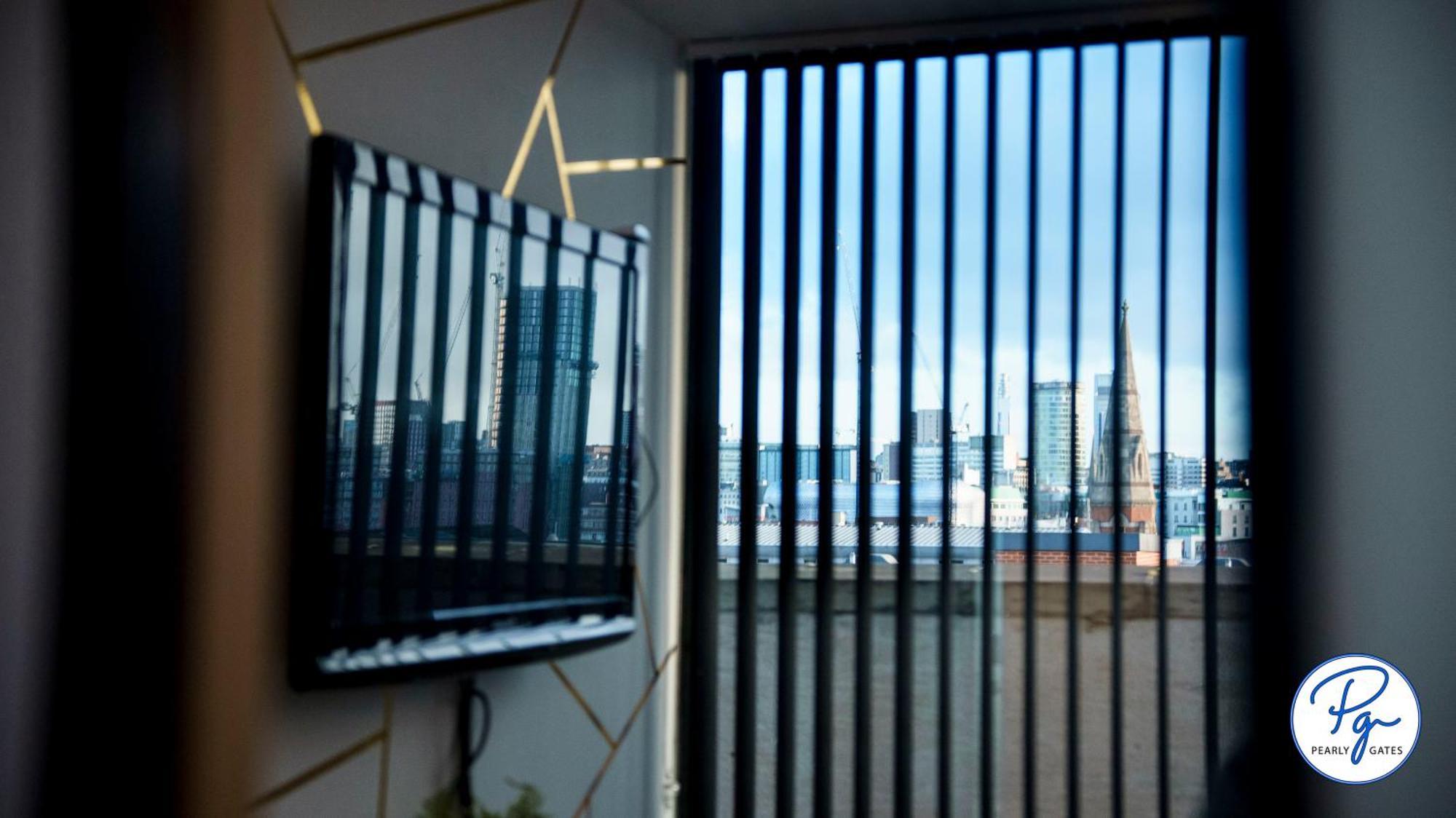 Penthouse - Amazing City Skyline Views - Balcony - Free Extra 2 Hours - Free Parking - Utilita Arena - Bullring Shopping - New St Station- Super King Size Bed Birmingham Dış mekan fotoğraf